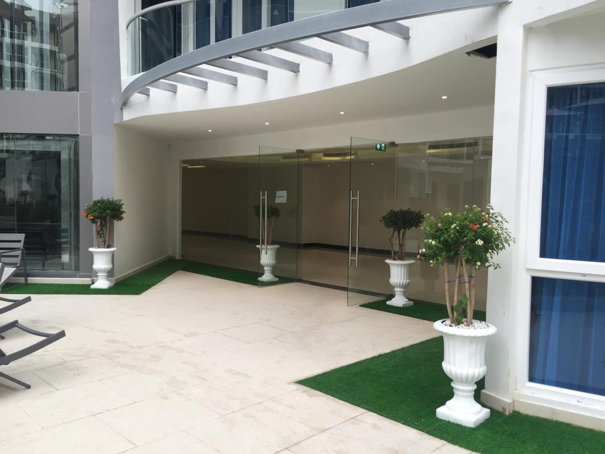 Luxury Business Suits In Grand Avenue By Pattaya City Estates Экстерьер фото